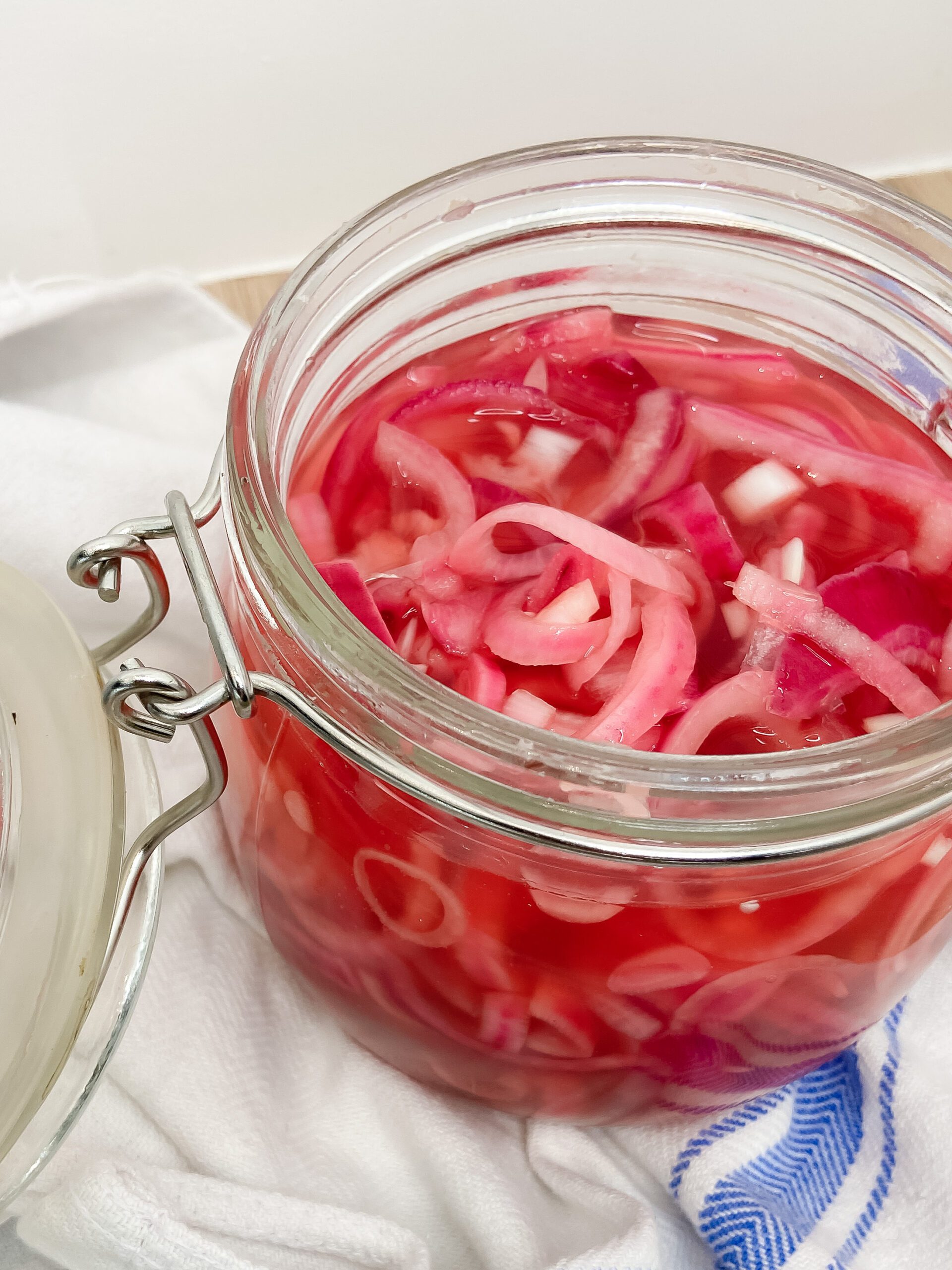 Sugar Free Pickled Red Onion (Whole30 & Paleo)
